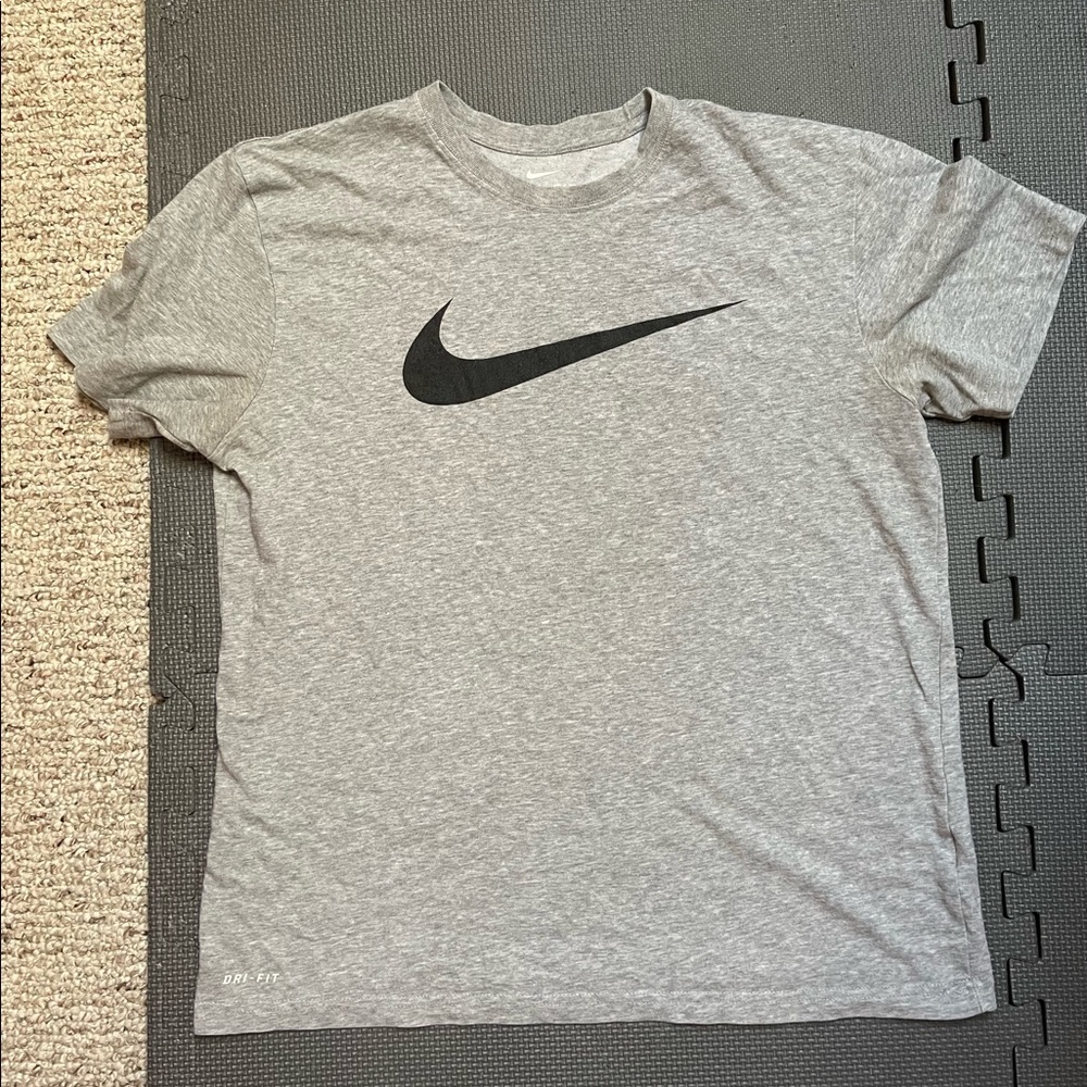 Nike Dri-Fit Shirt size Large